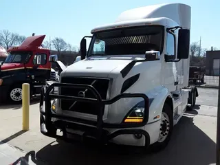 2020 VOLVO VNR64T-640