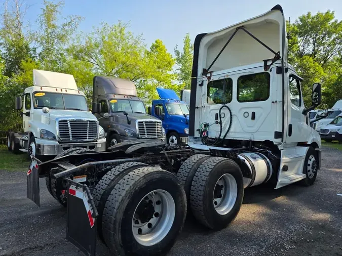 2019 FREIGHTLINER NEW CASCADIA 116