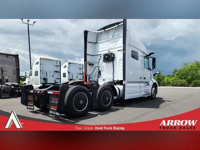 2021 VOLVO VNL740