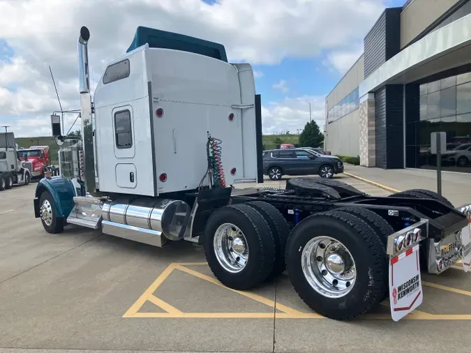 2021 Kenworth W900L