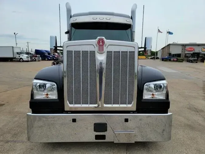 2023 Kenworth W990