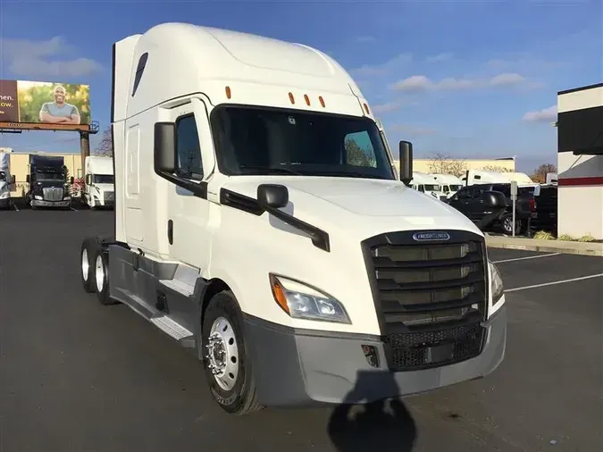 2021 FREIGHTLINER CA126