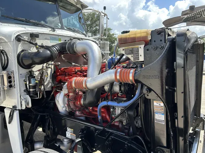 2022 Peterbilt 389