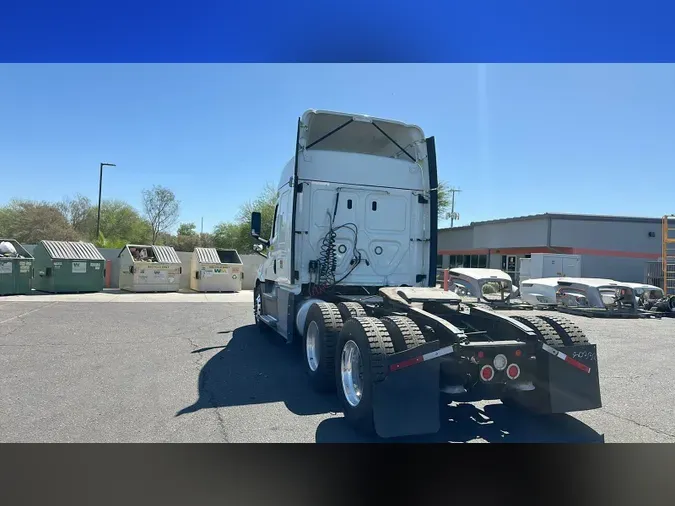 2020 Freightliner Cascadia 126
