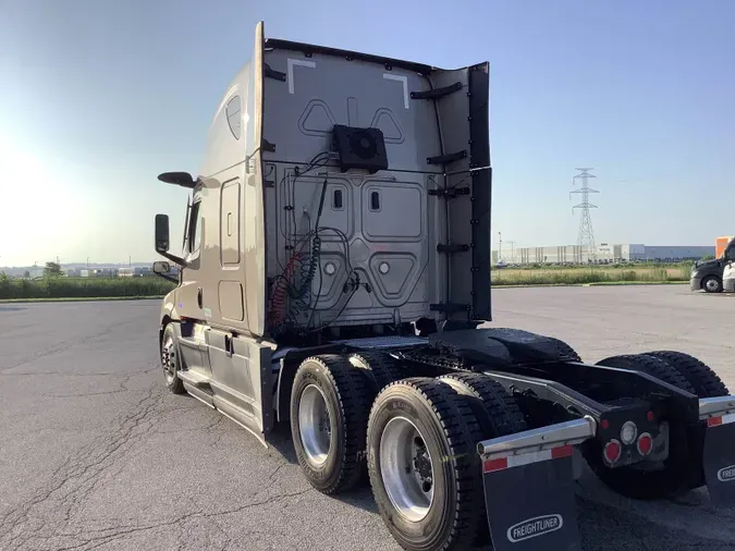 2022 Freightliner Cascadia 126