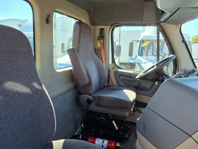 2017 FREIGHTLINER/MERCEDES CASCADIA 113