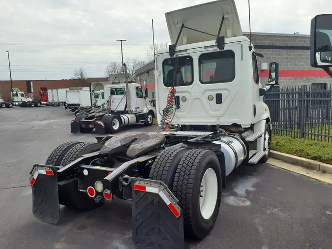 2016 FREIGHTLINER/MERCEDES CASCADIA 113