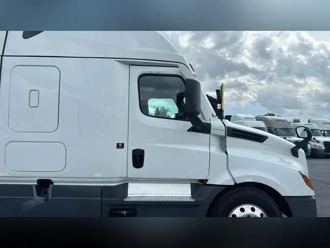 2023 Freightliner Cascadia 126