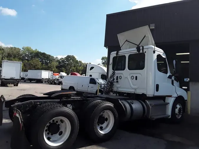 2019 FREIGHTLINER NEW CASCADIA PX12664