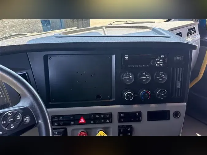 2021 FREIGHTLINER CA126