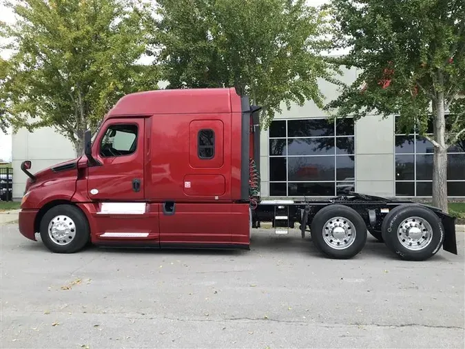 2019 FREIGHTLINER CA126