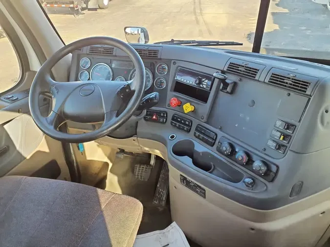 2018 FREIGHTLINER CASCADIA 113" DAYCAB