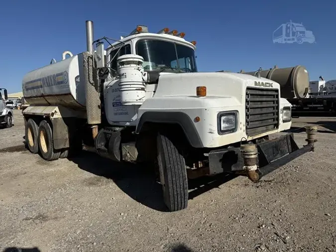 1995 MACK RD690S