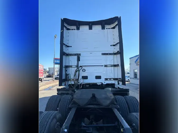 2025 VOLVO VNL64T860