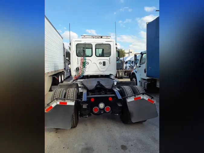 2016 FREIGHTLINER/MERCEDES CASCADIA 113