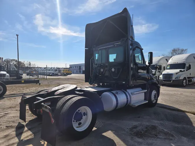 2017 FREIGHTLINER/MERCEDES CASCADIA 125