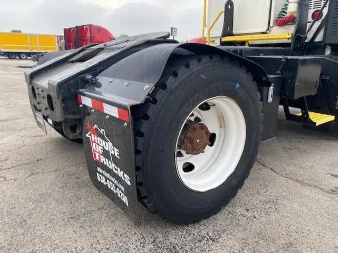 2022 AutoCar ACTT42