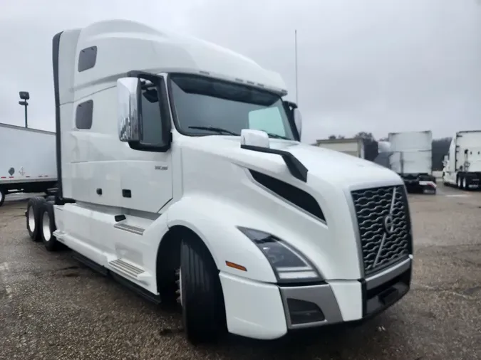 2023 VOLVO VNL64T760