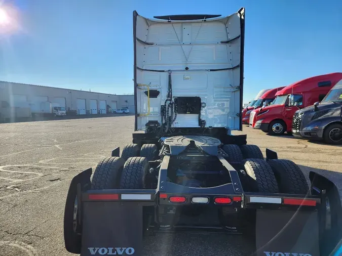 2022 VOLVO VNL64T740
