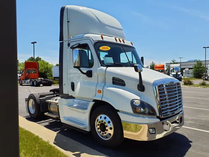 2016 FREIGHTLINER/MERCEDES CASCADIA 113