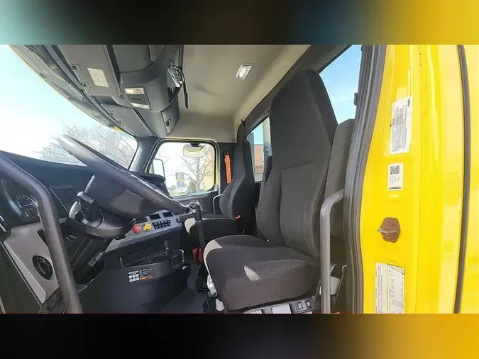 2021 FREIGHTLINER CA126