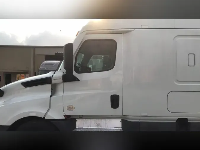 2021 Freightliner Cascadia 126