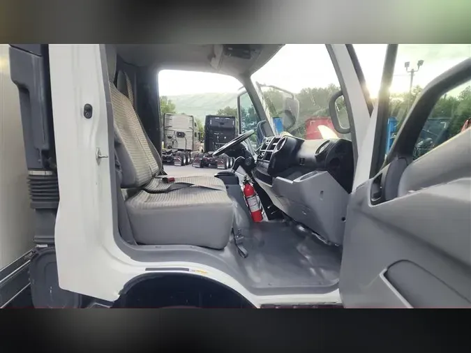 2019 HINO 195
