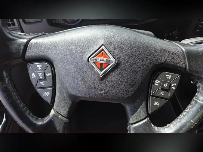 2021 INTERNATIONAL LT