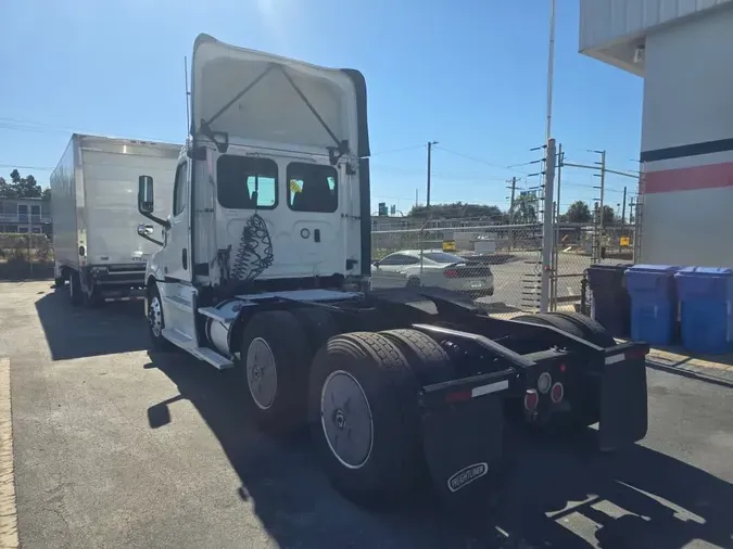 2019 FREIGHTLINER/MERCEDES NEW CASCADIA PX126640158d68400229a431fba6bbb578cb092