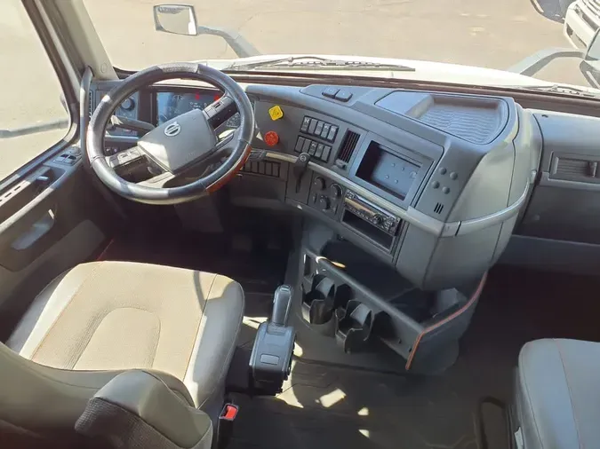 2020 VOLVO VNR64T-640