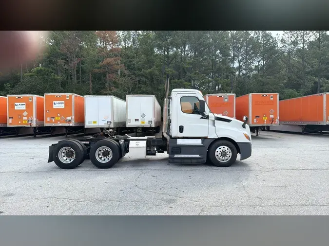 2021 Freightliner Cascadia 126