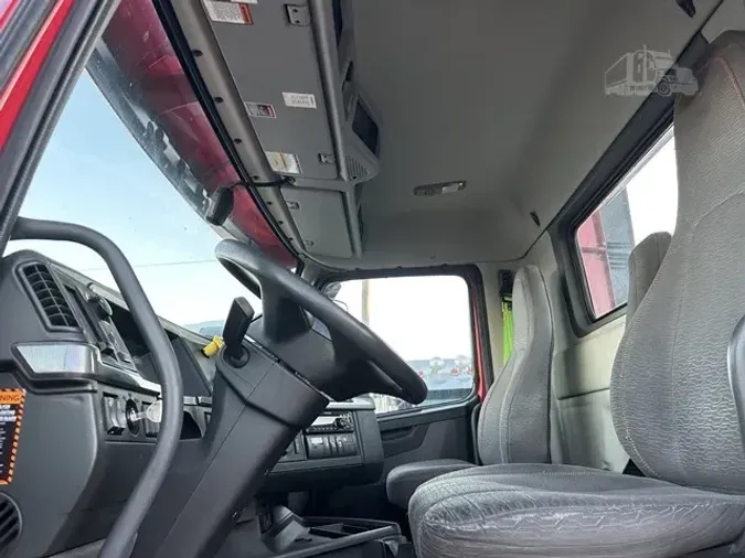 2021 VOLVO VNR64T300