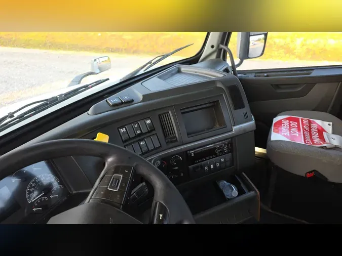 2019 Volvo VNL300