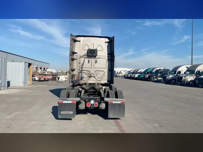 2023 Freightliner Cascadia 126