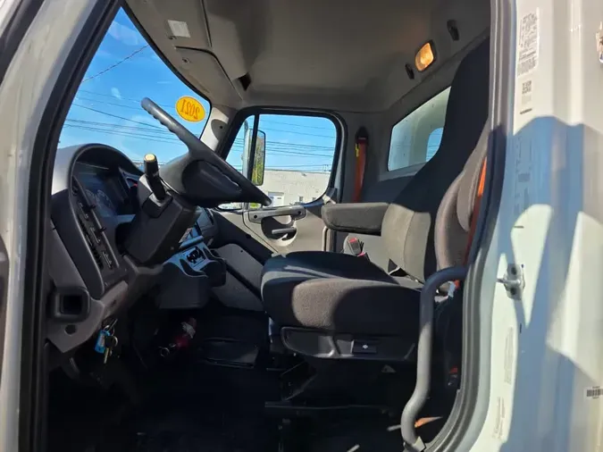 2021 FREIGHTLINER/MERCEDES M2 106