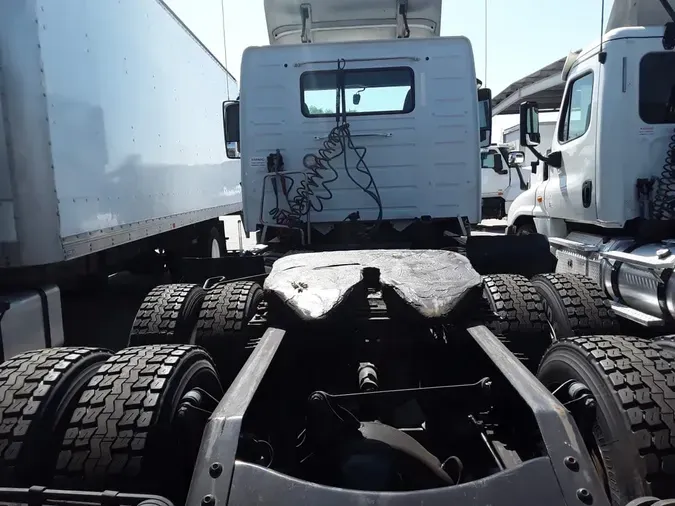 2019 VOLVO VNL64T-3000171b48ab7df47bea5a76073dfa313d8