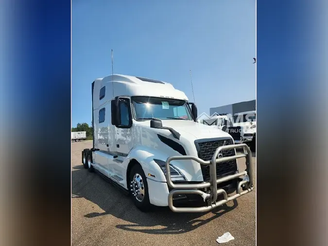 2025 VOLVO VNL64T860