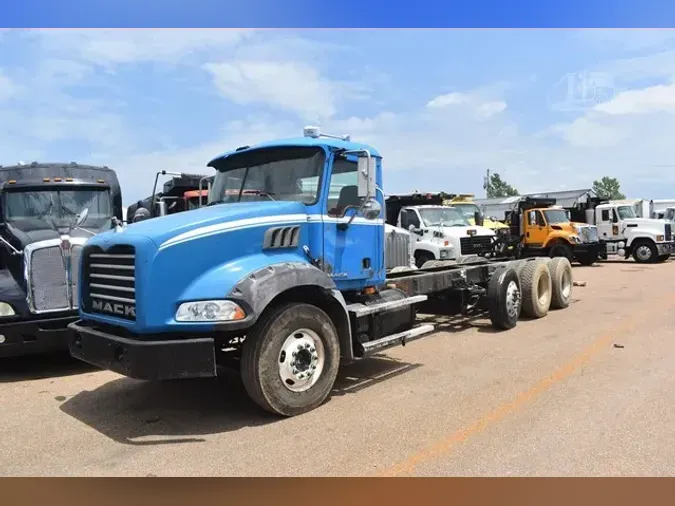 2010 MACK GRANITE GU813018a84899faa98e782aea39829f4e4d3