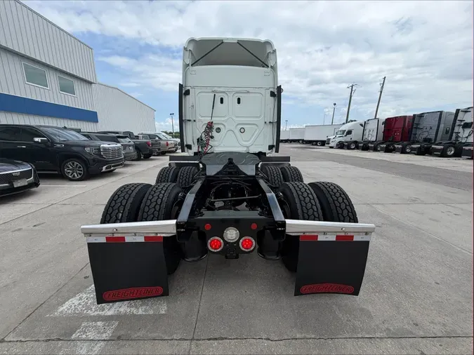 2020 Freightliner Cascadia 126