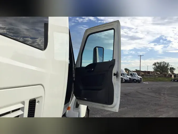 2022 International LT625
