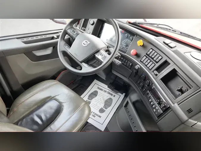 2021 VOLVO VNL740