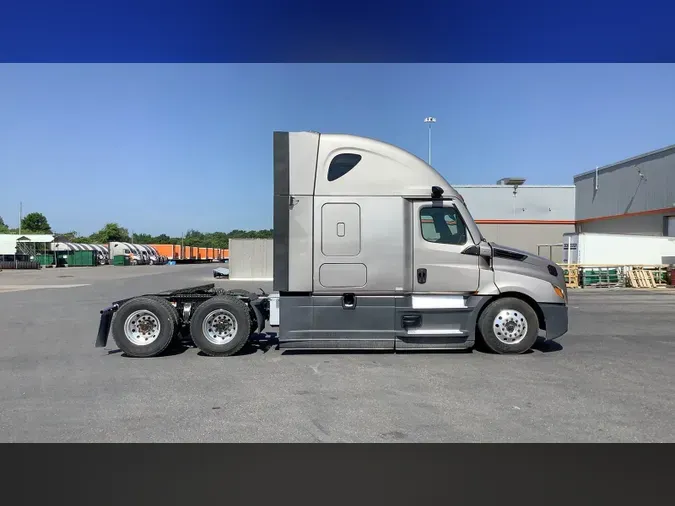 2022 Freightliner Cascadia 126