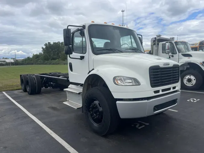2022 Freightliner Business Class M2 112