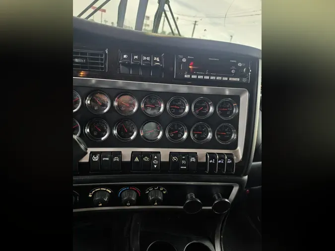 2024 Kenworth W900019e11fa651acb57af38191b84be2715