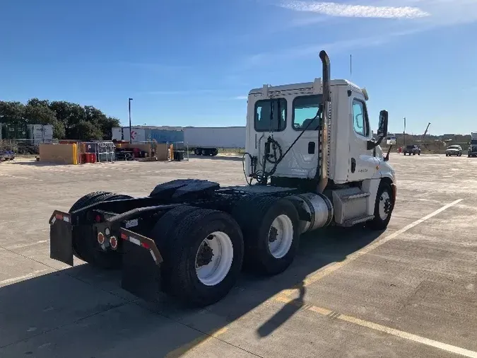 2017 Freightliner X12564ST