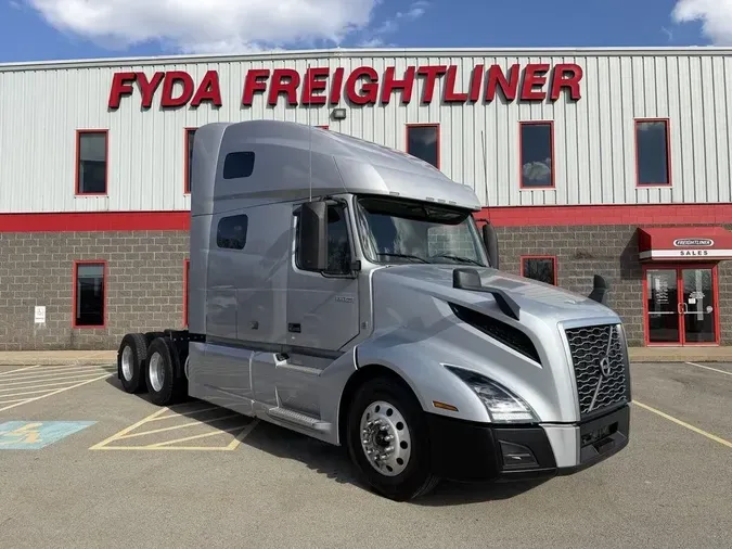 2022 Volvo VNL64T760