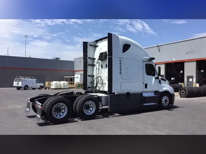 2023 Freightliner Cascadia 126