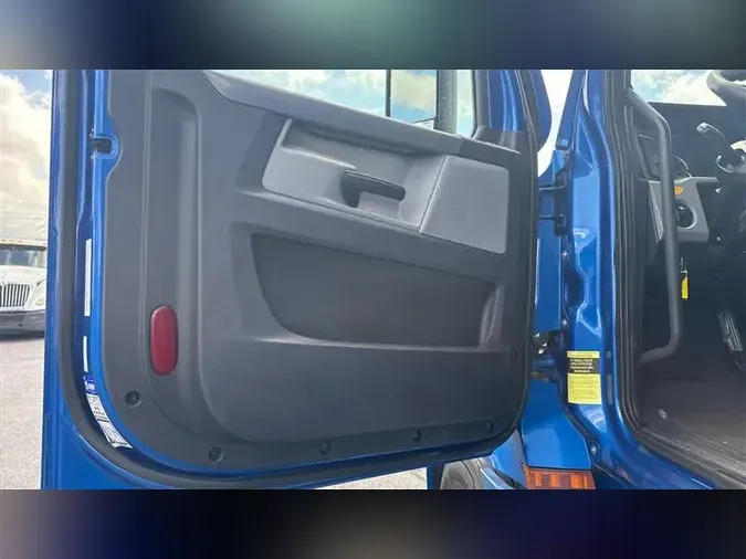 2021 FREIGHTLINER CA126