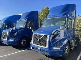 2020 VOLVO VNR64T300