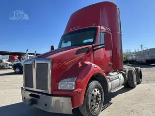 2017 KENWORTH T880